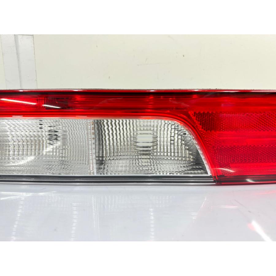 良品】エブリイ DA17W 純正テールライト 右 35603-64P00 （Z29-92