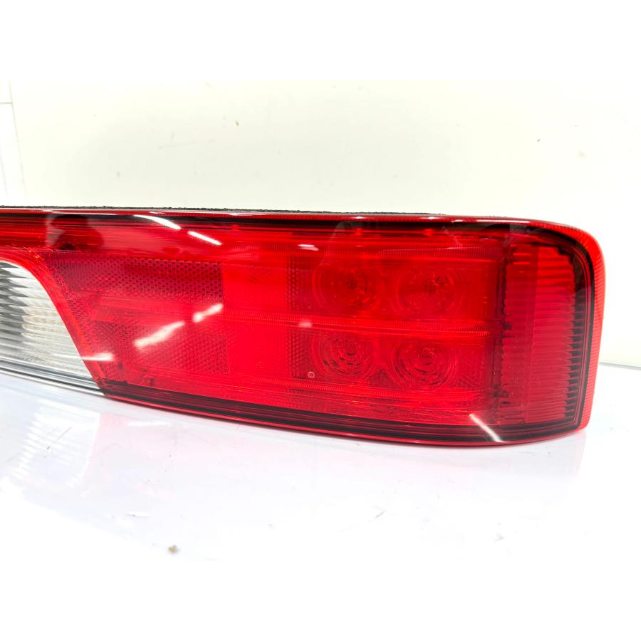 エブリィda17wテールライト 35603-64P00 右側新品 エブリィda17wテール