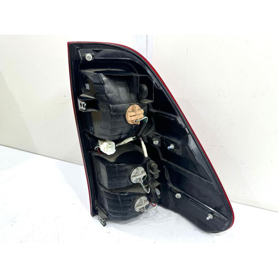 美品】ハイラックス GUN125 前期 純正テールライト 左 KOITO 0K-37