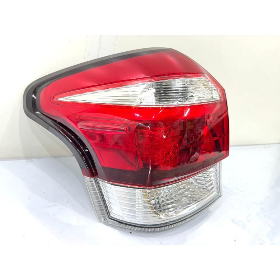 良品】カローラフィールダー NZE161/NKE165 純正テールライト 左 KOITO