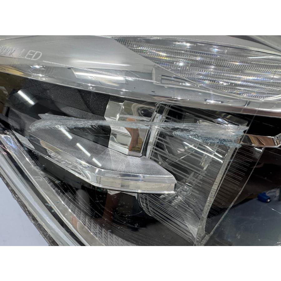 BMW 3シリーズ F30/F31 後期 純正LEDヘッドライト 右 7498948-01 (Z32