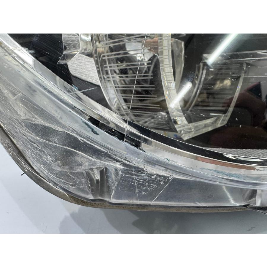 BMW 3シリーズ F30/F31 後期 純正LEDヘッドライト 右 7498948-01 (Z32