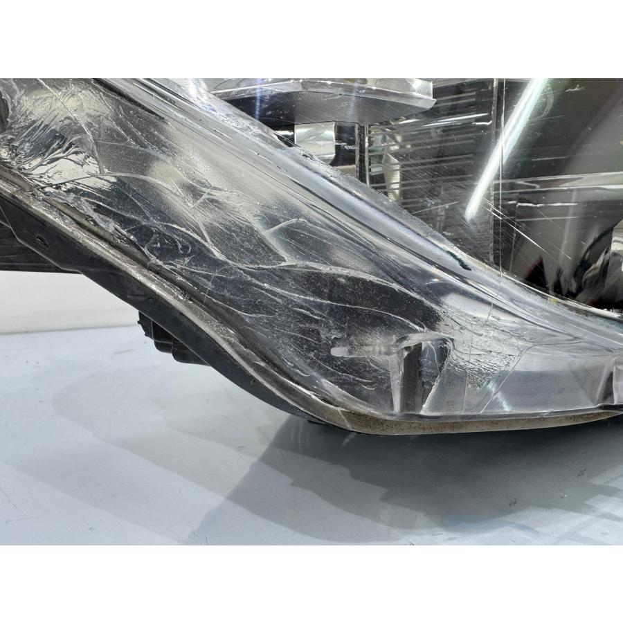 BMW 3シリーズ F30/F31 後期 純正LEDヘッドライト 右 7498948-01 (Z32