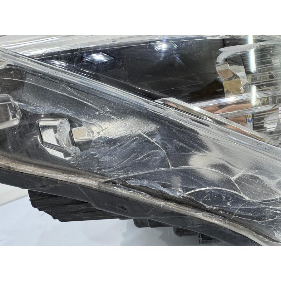 BMW 3シリーズ F30/F31 後期 純正LEDヘッドライト 右 7498948-01 (Z32