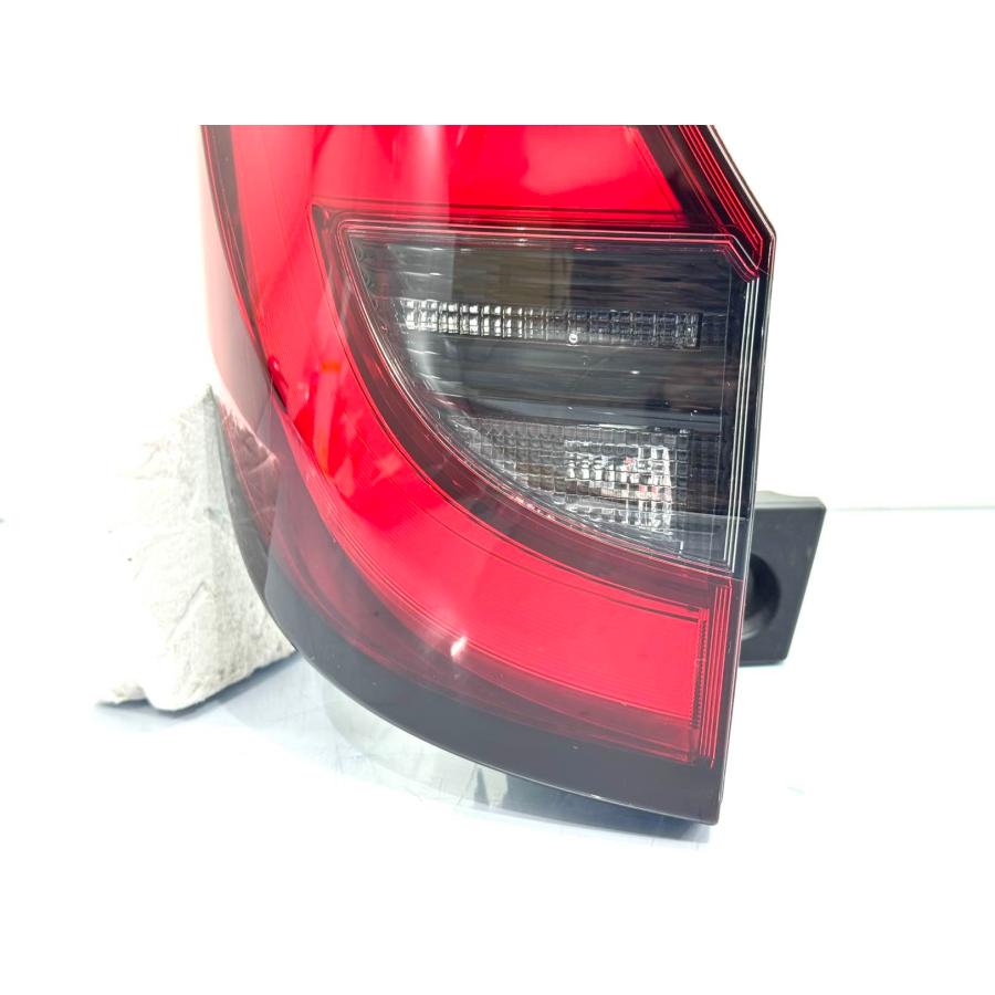 車 トヨタノア90系ZWR90W 純正 右側テールライトランプ KOITO V1-5