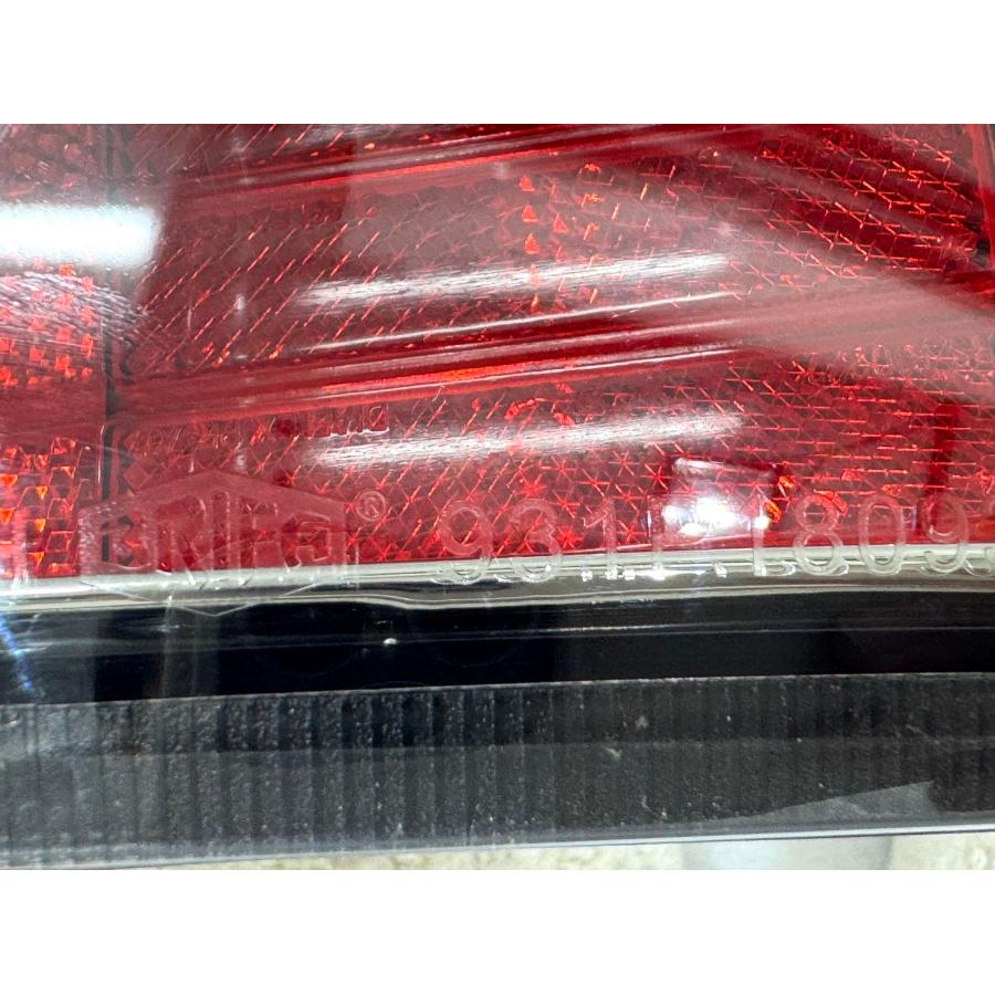良品・BRIFA】200系 ハイエース テールライト左右 931P180930Z （Z33