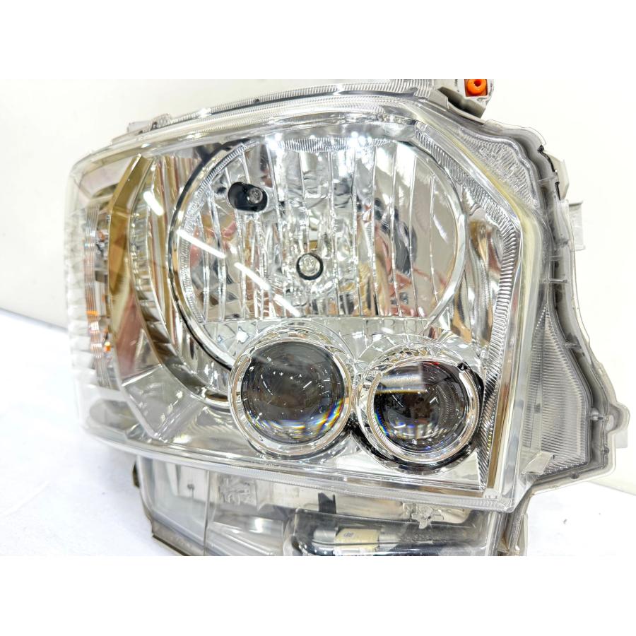 ハイエース純正LEDヘッドライト右側ジャンク　Koito26-137 ハイエース純正LEDヘッドライト右側ジャンク Koito26-137 ハイエース