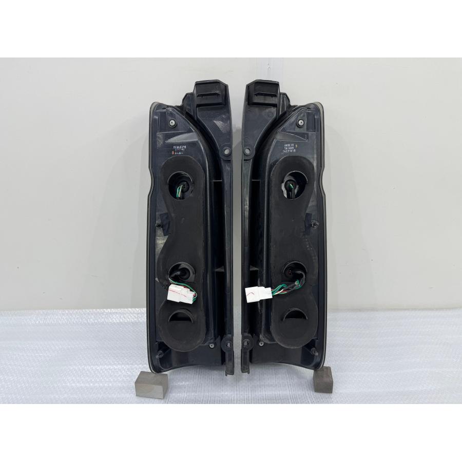 軽キズ・BRIFA】200系 ハイエース テールライト左右 931P180930Z （Z35