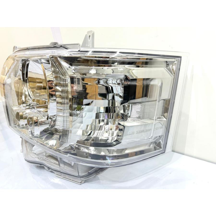 新品・未使用】200系 ハイエース ダークプライム 4型〜7型 純正LED