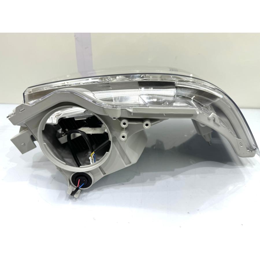 新品・未使用】200系 ハイエース ダークプライム 4型〜7型 純正LED