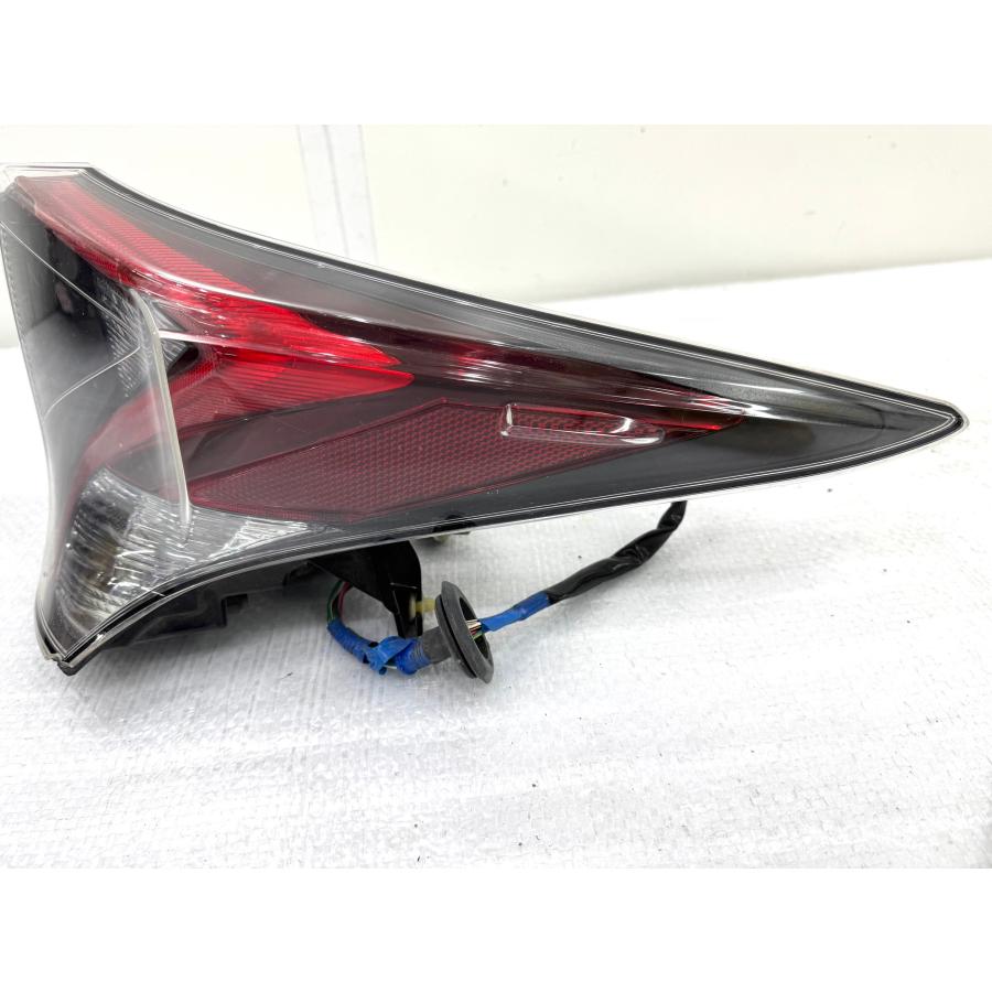 プリウス50 ZVW50 前期 純正テールライト 右 ICHIKOH 47-77/47-78 (Z35