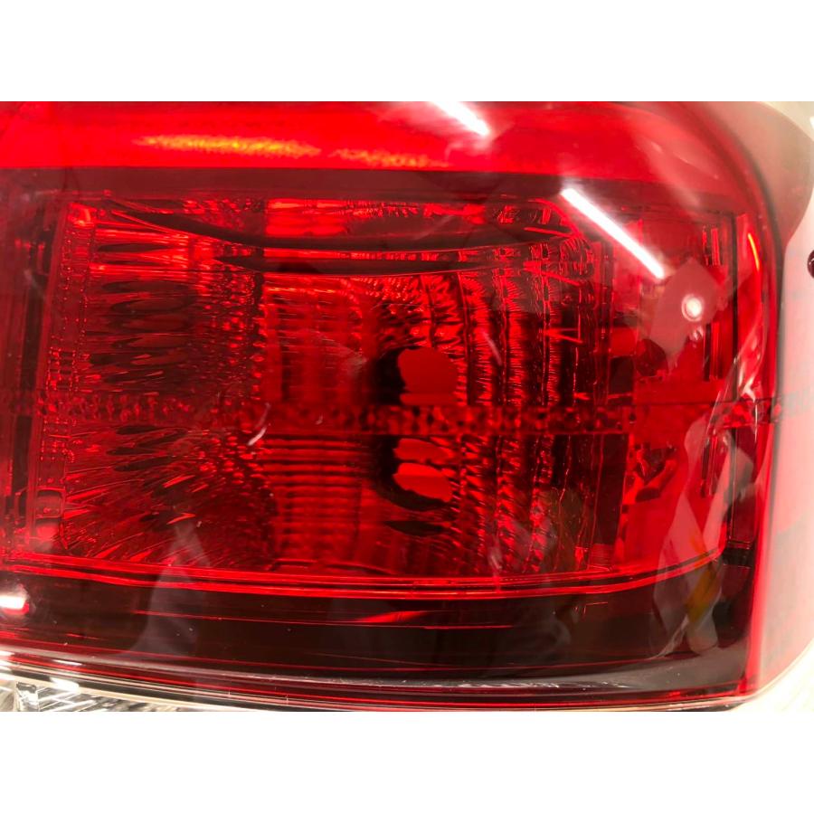 トヨタ カローラフィールダー NRE160G 後期 純正 テールランプ 右