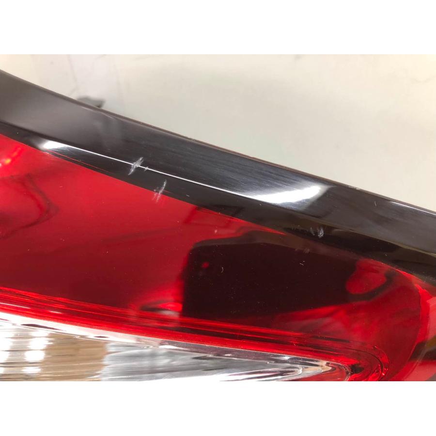 トヨタ カローラフィールダー NRE160G 後期 純正 テールランプ 右