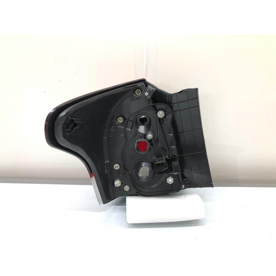 トヨタ カローラフィールダー NRE160G 後期 純正 テールランプ 右