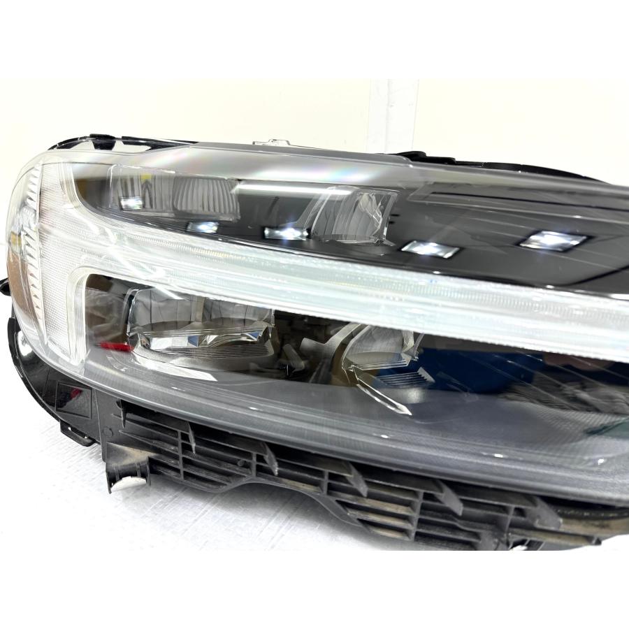 レンズ綺麗】ボルボ XC60 UB系 純正LEDヘッドライト 右 32342511