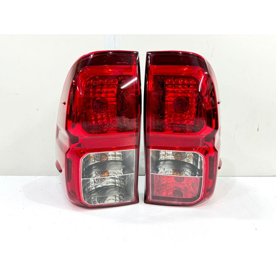 美品】ハイラックス GUN125 前期 純正テールライト左右セット KOITO 0K