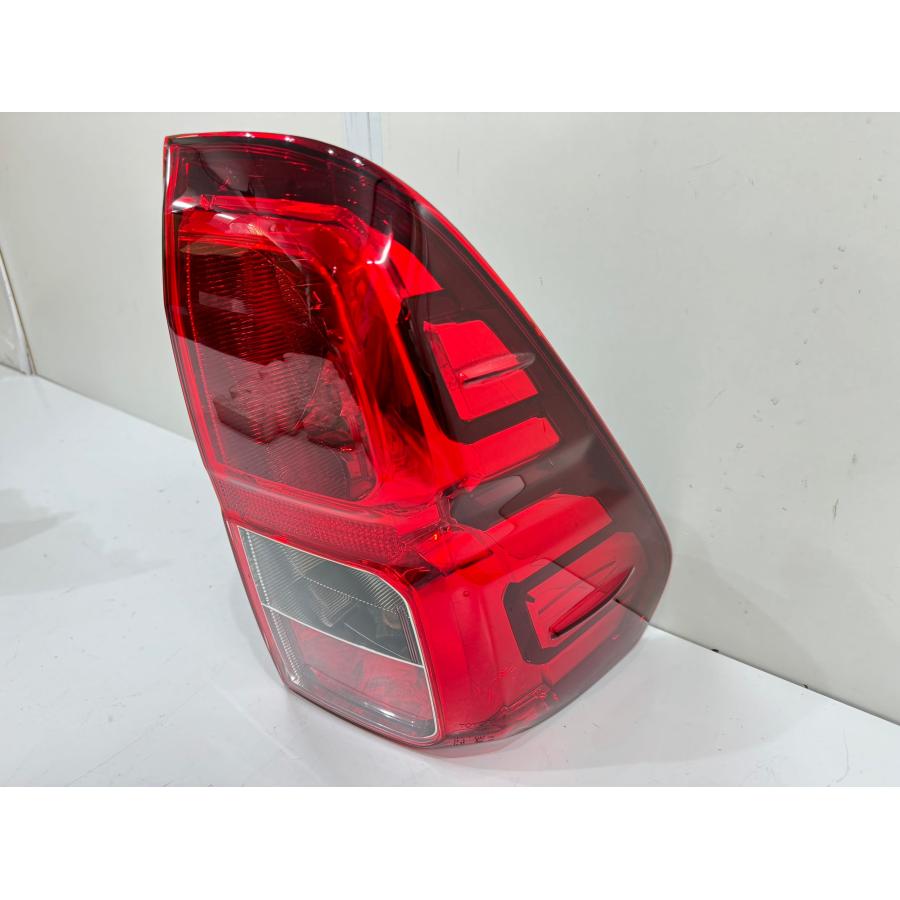 美品】ハイラックス GUN125 前期 純正テールライト左右セット KOITO 0K