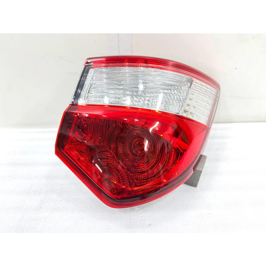 ヴィッツ NSP130 後期 純正テールライト 左右セット 良品】ヴィッツ KSP130/NSP130 後期 純正テールライト 右 KOITO 52-304