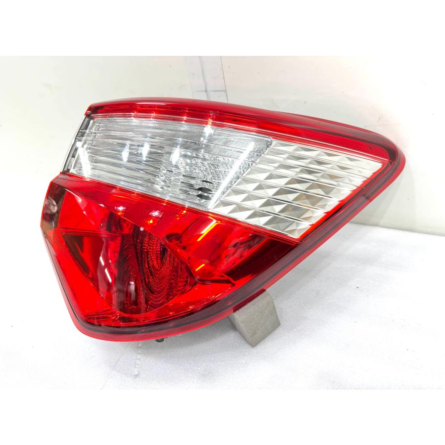 良品】ヴィッツ KSP130/NSP130 後期 純正テールライト 右 KOITO 52-304