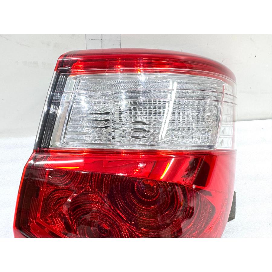 良品】ヴィッツ KSP130/NSP130 後期 純正テールライト 右 KOITO 52-304