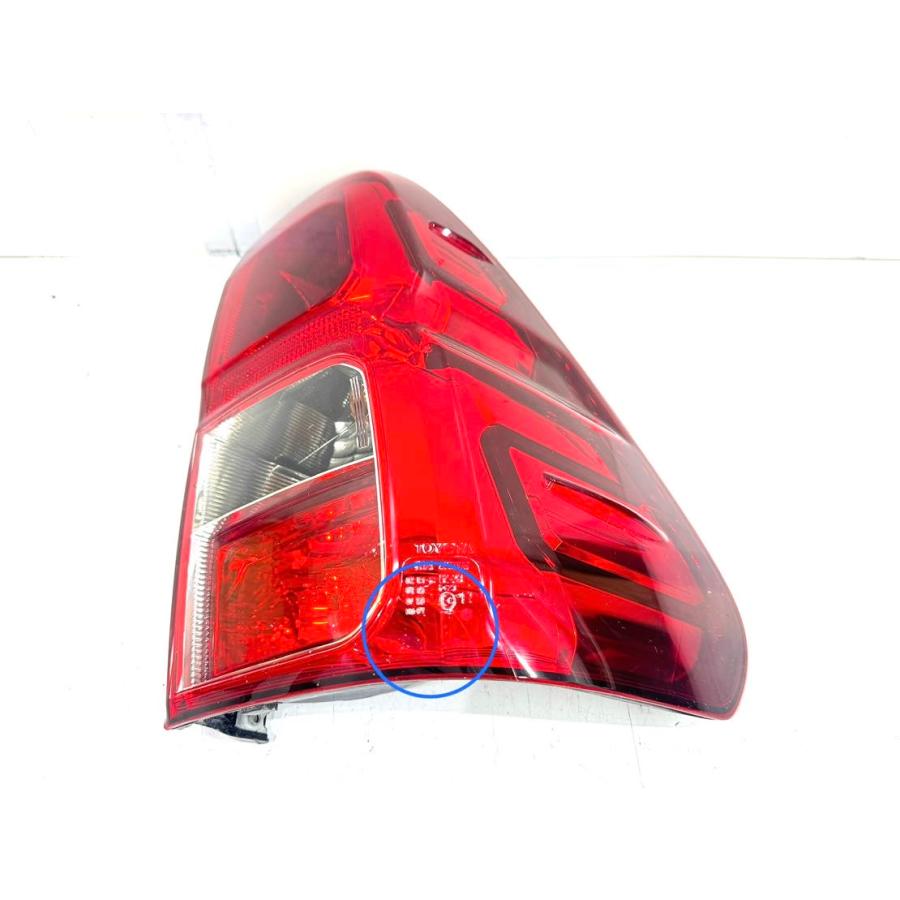 ハイラックス GUN125 前期 純正テールライト左右 KOITO 0K-37/0K-38