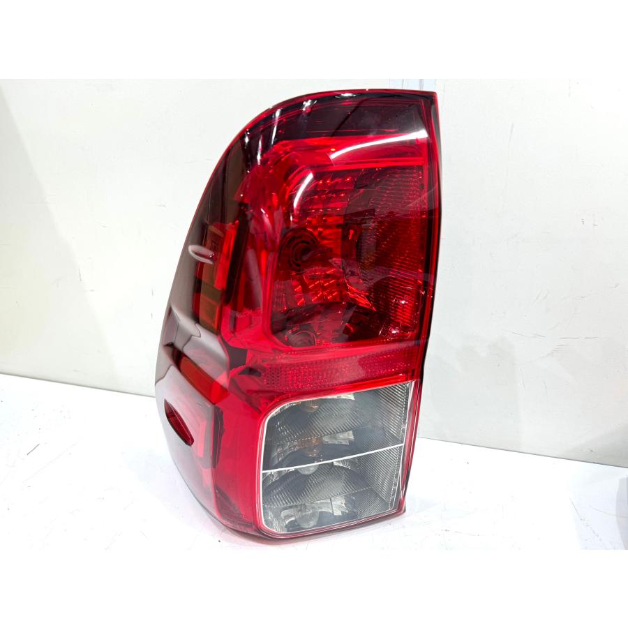 ハイラックス GUN125 前期 純正テールライト左右 KOITO 0K-37/0K-38