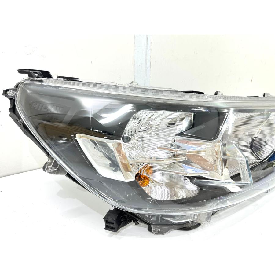 良品/破損無】ハイラックスス GUN125 後期 純正ハロゲンヘッドライト