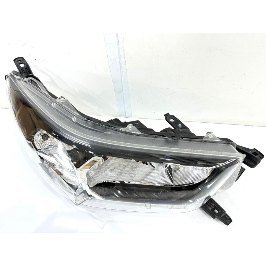 良品/破損無】ハイラックスス GUN125 後期 純正ハロゲンヘッドライト