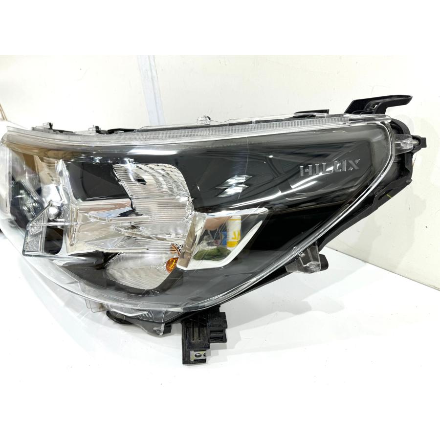 良品/破損無】ハイラックスス GUN125 後期 純正ハロゲンヘッドライト