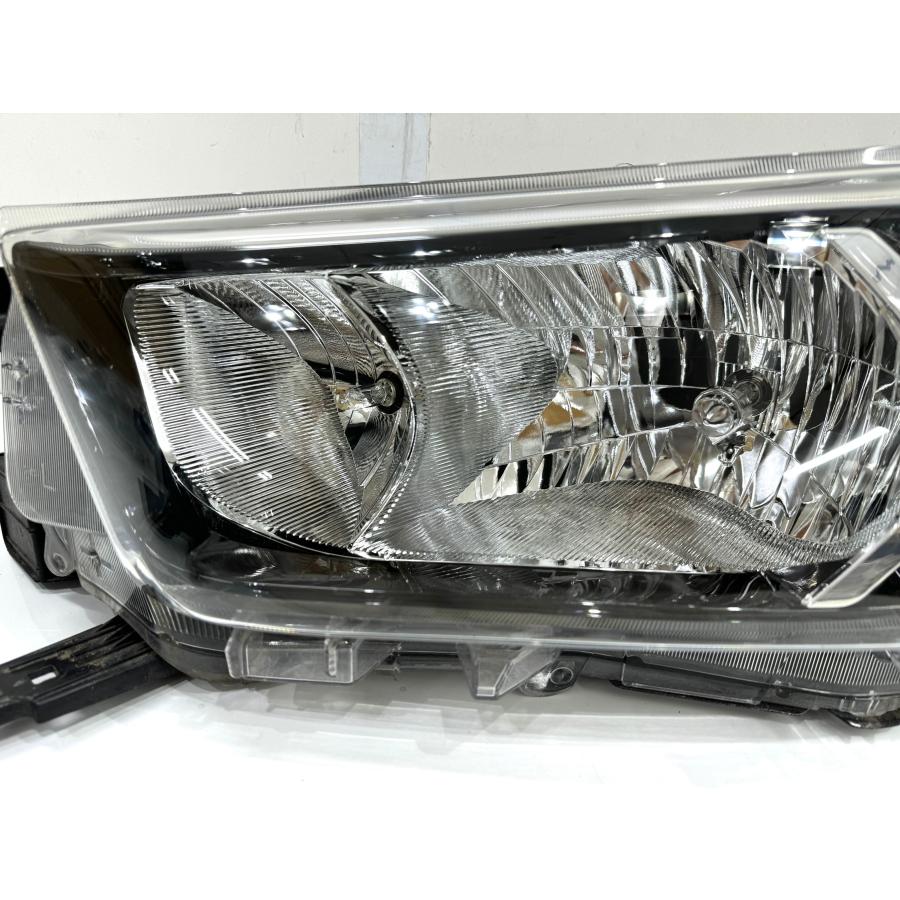 良品/破損無】ハイラックスス GUN125 後期 純正ハロゲンヘッドライト