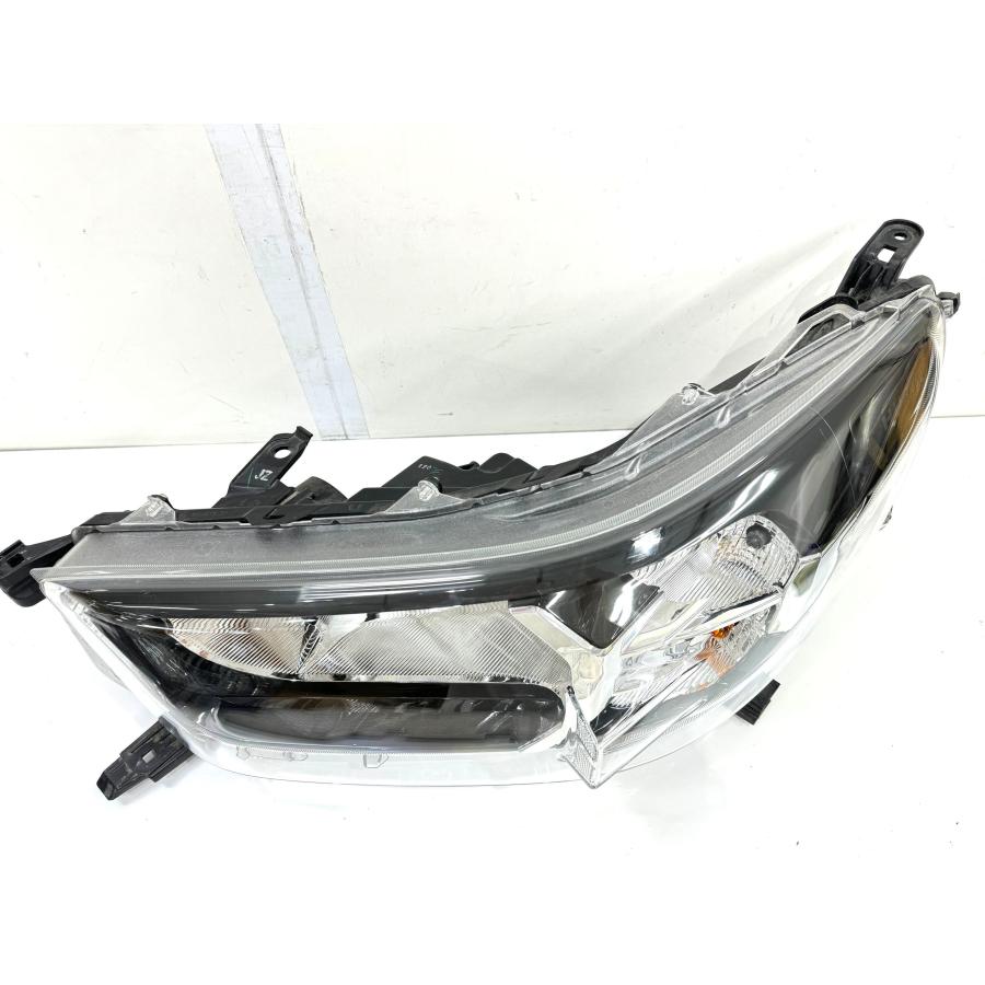 良品/破損無】ハイラックスス GUN125 後期 純正ハロゲンヘッドライト