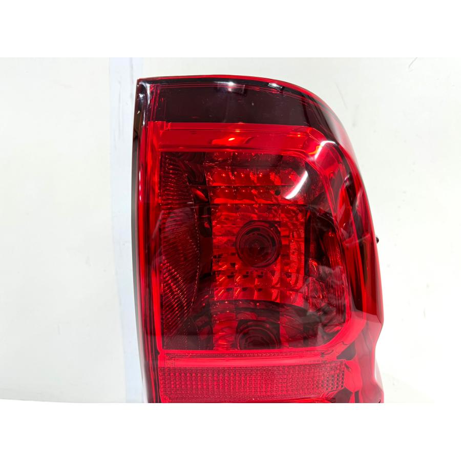 美品】ハイラックス GUN125 前期 純正テールライト左右セット KOITO 0K