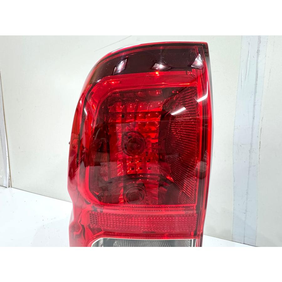 美品】ハイラックス GUN125 前期 純正テールライト左右セット KOITO 0K