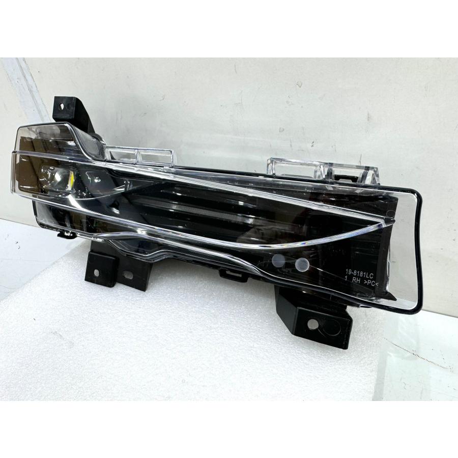 良品】テスラ モデル3 純正フォグランプ 右 1624798-00-A （Z4-1
