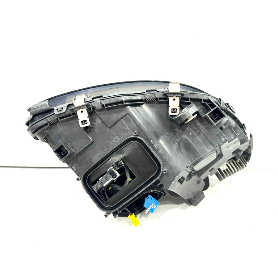 美品　即日発送　ベンツ　Cクラス　W205　左ヘッドライト W205 ヘッドライト ハーネス 前期 → 後期type メルセデス