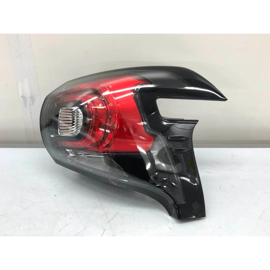 ♪小傷♪シエンタ NSP170G 後期 純正 テールランプ 右セット KOITO52