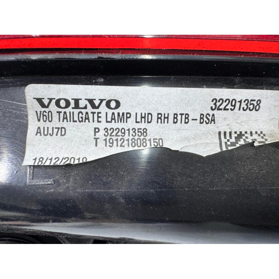 軽キズ】ボルボ V60 ZB 純正テールライト 左 32291358 （Z40-22） : Re