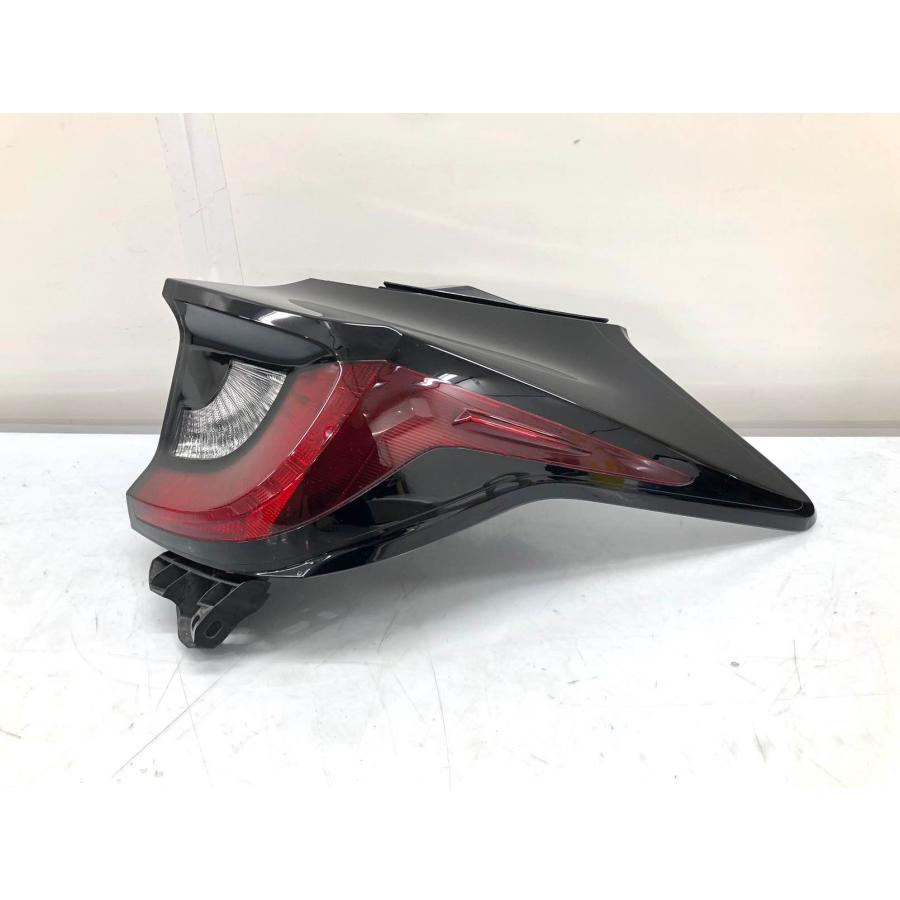 トヨタ ヤリス KSP210/MXPA10/MXPH10 純正 テールランプ 右 KOITO K0-9