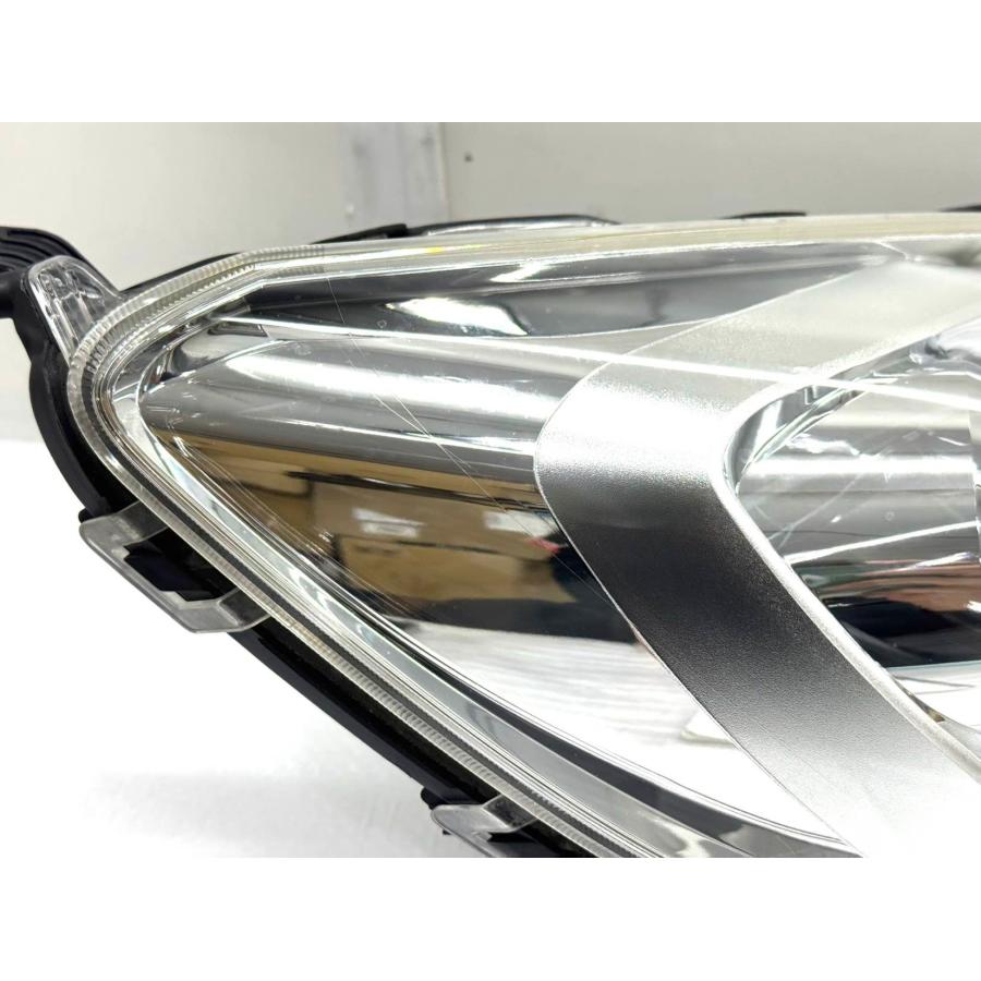 ☆美品☆ トヨタ アクア NHP10 中期 純正 右 ハロゲンヘッドライト