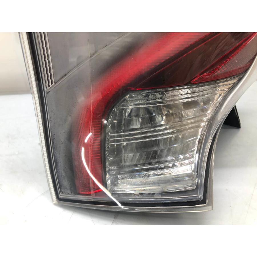 50プリウス　テールランプ　右 トヨタ プリウス ZVW50 前期 純正 テールランプ 右 上部 81210-47030