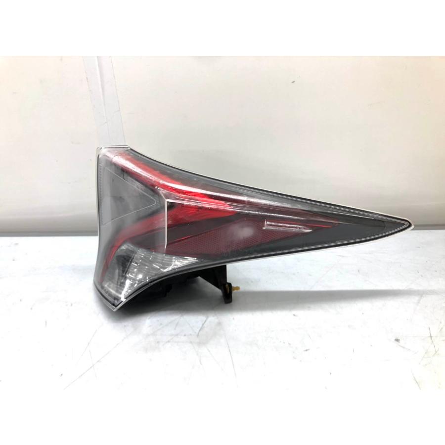 トヨタ プリウス ZVW50 前期 純正 テールランプ 右 上部 81210-47030