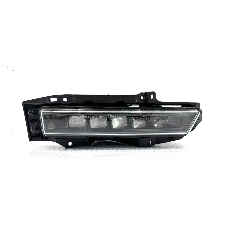 ☆美品☆ ホンダ フリード GB5/6/7/8 後期 純正 右 LED フォグランプ