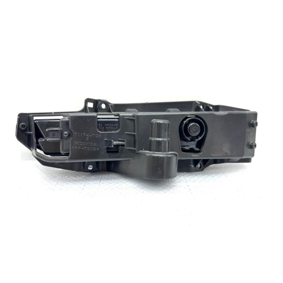 ☆美品☆ ホンダ フリード GB5/6/7/8 後期 純正 右 LED フォグランプ