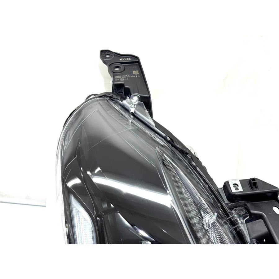 ☆美品☆ スズキ スイフト ZCEDS ZCDDS 純正 右 LED ヘッドライト
