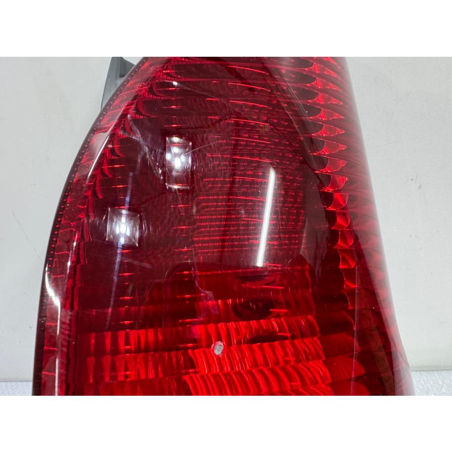 200系 ハイエース 純正テールライト 右 KOITO 26-120 （Z41-16） : Re