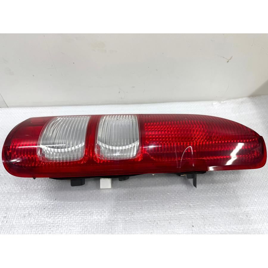 200系 ハイエース 純正テールライト 右 KOITO 26-120 （Z41-16） : Re