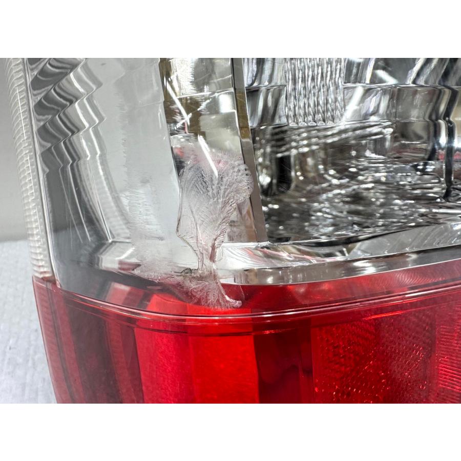 200系 ハイエース 後期 純正テールライト 左 KOITO 26-140 （Z41-17