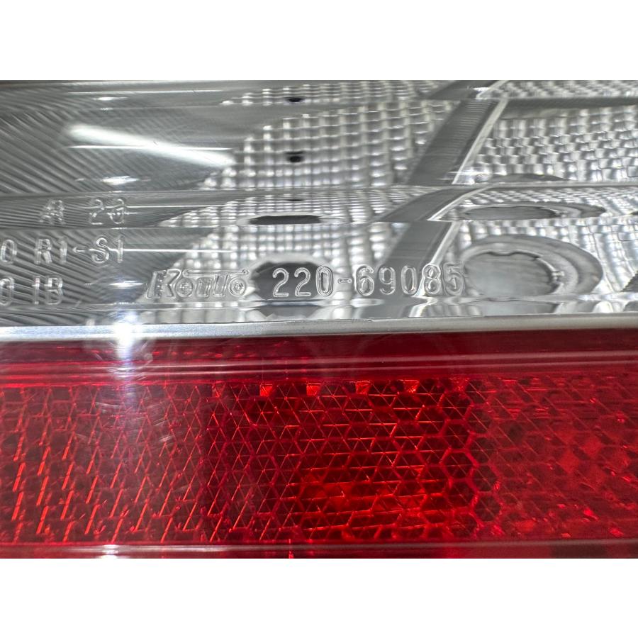 良品】ハイゼット S700V 純正テールライト 右 KOITO 220-69085 （Z41