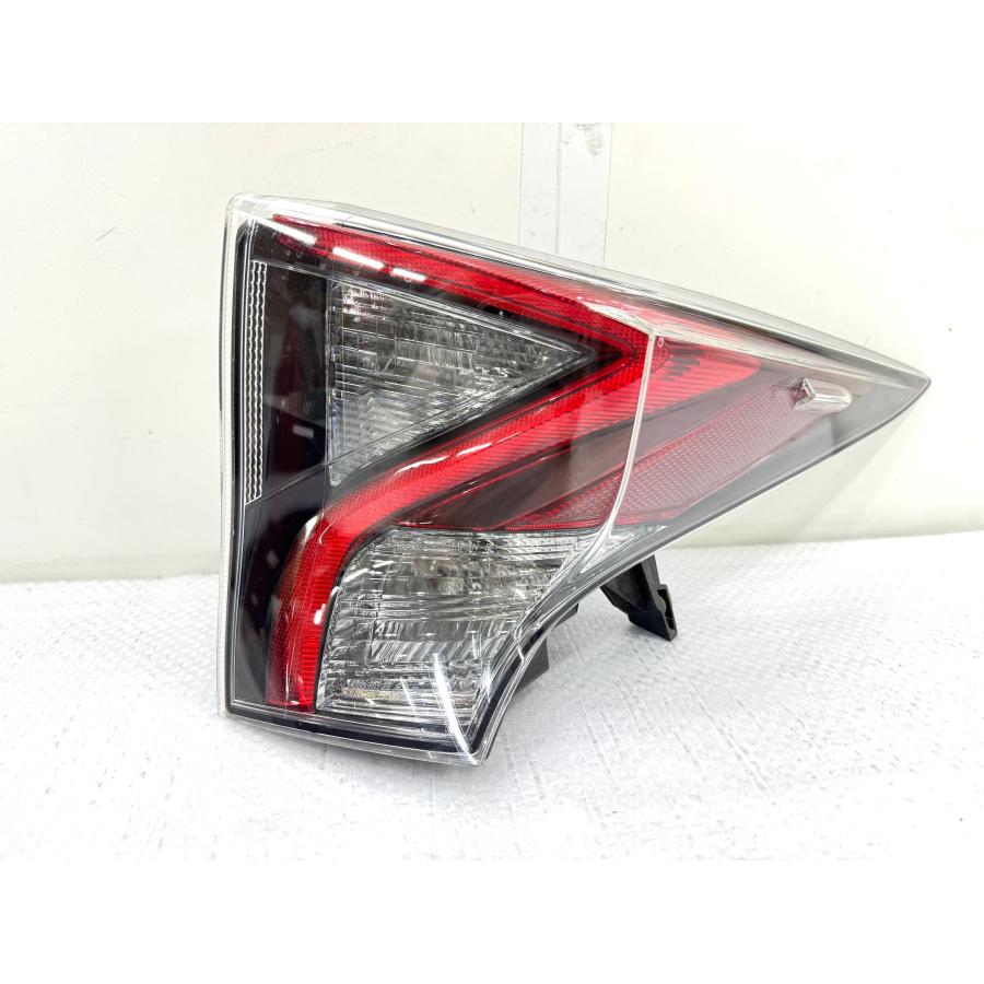 良品】プリウス50 ZVW50 前期 純正テールライト 右 リアフォグ無 KOITO