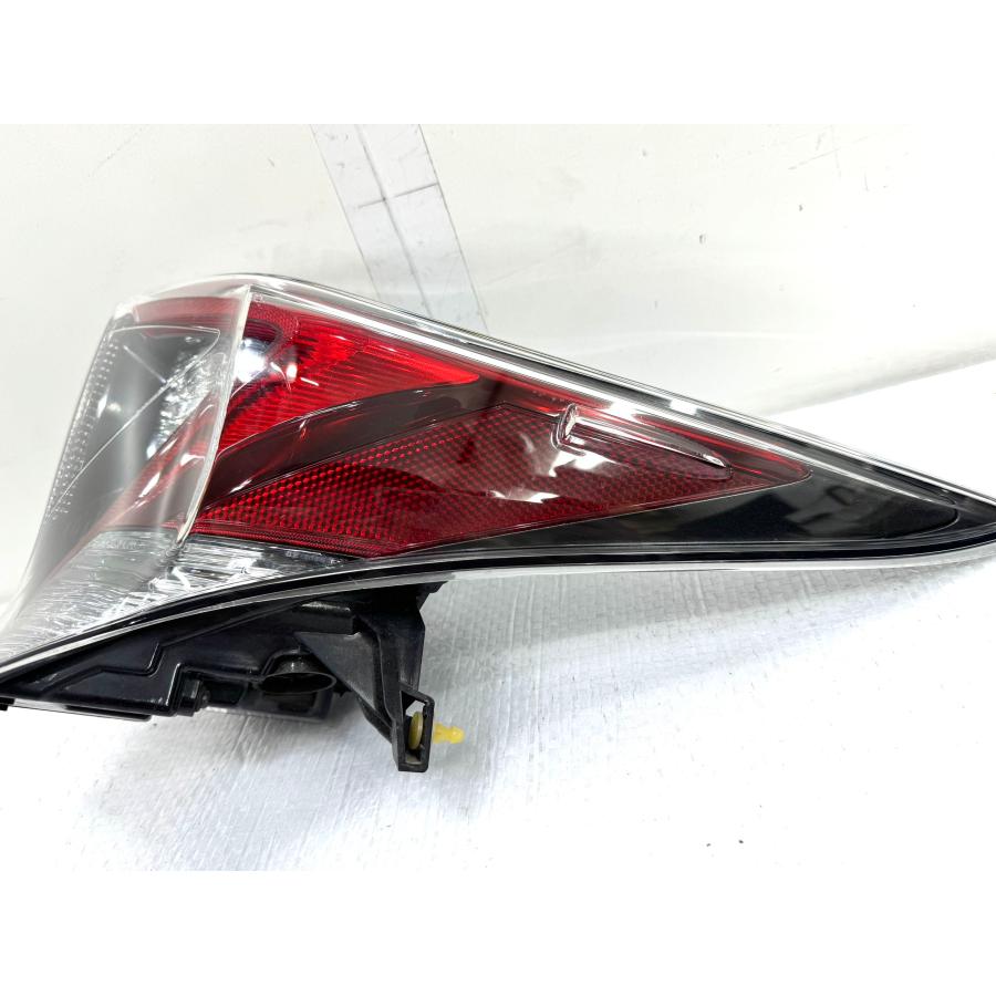 良品】プリウス50 ZVW50 前期 純正テールライト 右 リアフォグ無 KOITO